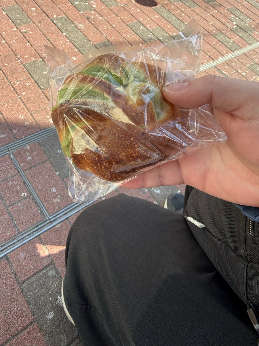 iUDn6ztf1fflvq4's tweet photo. 今日のお昼は雅貴と新小岩の麺屋一燈で濃厚魚介つけ麺を食べた〜後食べる前にあんですでピスタチオあんぱんも食べた〜😊
#menyaitto
#麺屋一燈
#濃厚魚介つけ麺
#あんです
#ピスタチオあんぱん https://t.co/9FexEhuM8g