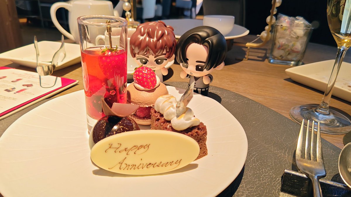 yu1chaska's tweet photo. 表参道にある、THE STRINGS OMOTESANDOHへ
苺とチョコをたくさん使ったアフタヌーンティーをいただきました☺️
彩りも味もとても良かったです✨
#THESTRINGS https://t.co/EAuy0ZcI2e