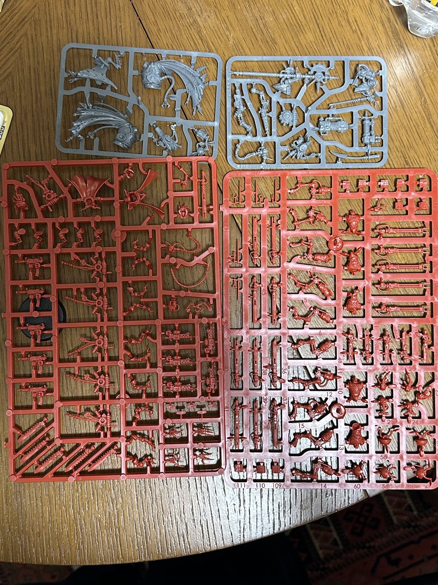 inu_inu's tweet image. 【緩募】
メカニカス引き取っていただける方
・スキタリレンジャー ×2(片方赤成型)
・シカリアン ×1（赤成型）
・テックプリースト・ドミヌス ×1

箱、説明書なし
昔のキルチームのマーカーももらってください

¥15,000+送料（ヤマト便）
PayPayか銀行振込で
よろしければ