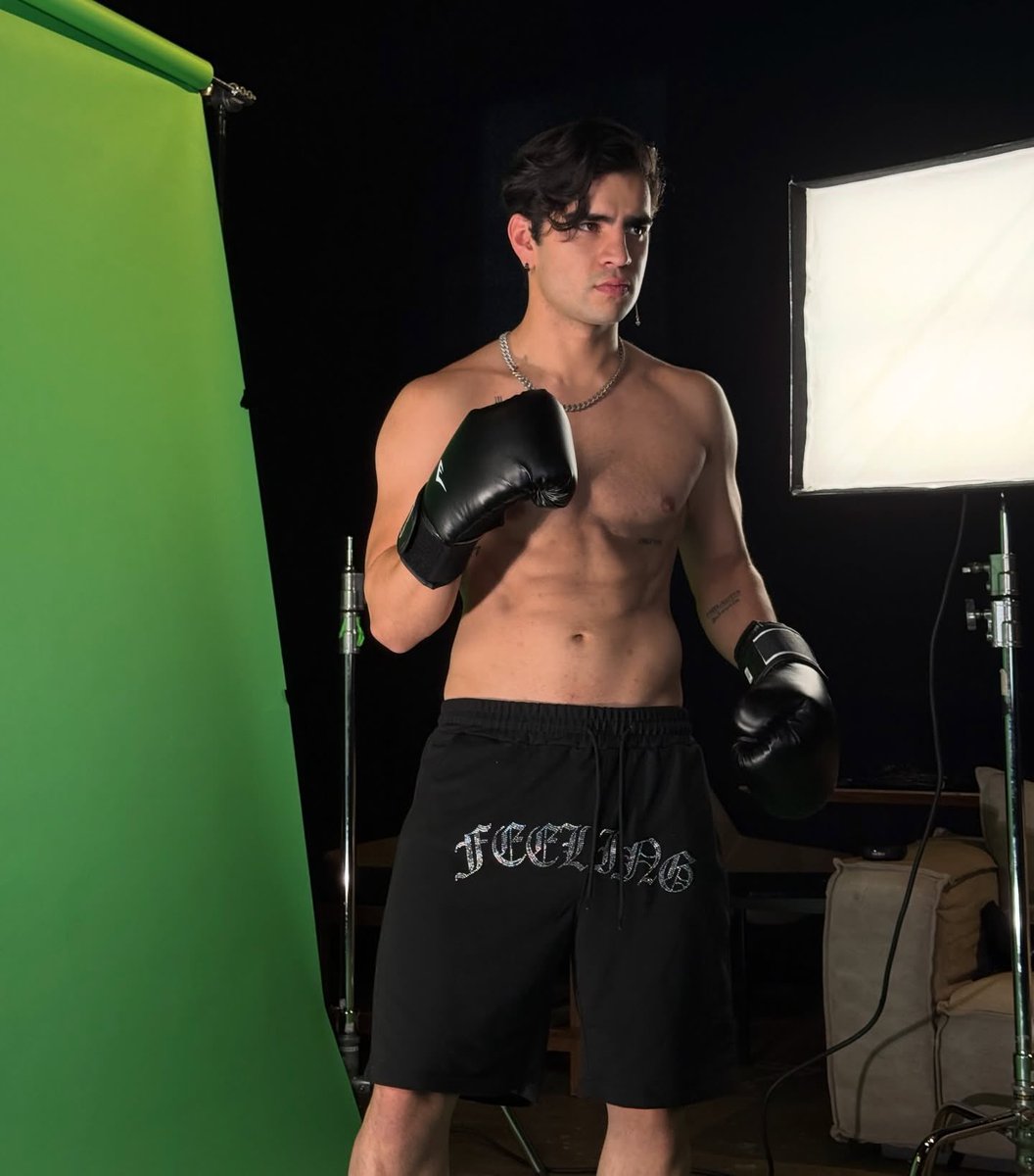 paholaamtz's tweet image. AYYYYY PADRE SANTO 🥵