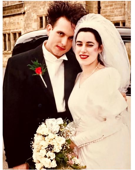 BIRDMADCUREHEAD's tweet image. "Mary is even weirder than me.. She often disguises herself as a Witch and goes out to scare people. She is the perfect woman for someone like me" -Robert Smith