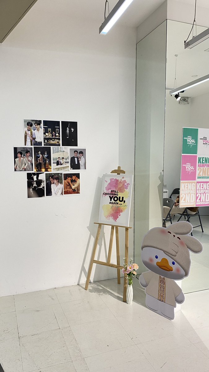 Muuse_p's tweet image. หน้าทางเข้ามีโอ๋เอ๋ยืนรอให้บริการอยู่น้าาาาาา 

#KNPItsStillYouAgain
#KNP2getherForever
KENGNAMPING 2ND ANNIVERSARY
#Kengnamping | #เก่งน้ำปิง