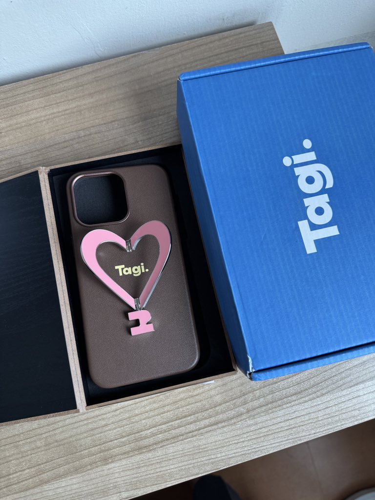 repeachyy's tweet photo. ส่งต่อเคส tagi  15 Pro Max  ใหม่มาก🪞✨
วัสดุเป็นหนัง 550 รวมส่ง (shop1,000+) #casetifythailand #caseส่งต่อ #tagi #casetagi #casetify #15promax https://t.co/KmtGAejYH3