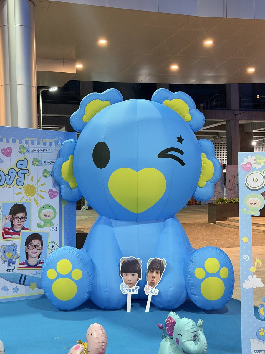 Ongleeproject_'s tweet image. 🚨ประกาศ ๆ 🚨
รบกวนพี่ ๆ ที่มาหาอ้วมสกี้ไม่นั่งบนตัวน้องนะคะ‼️
น้องนั่งไม่ได้น้าา😭😭

ส่วนใครที่แวะเวียนไปเล่นกับน้อง แล้วเจอพี่ ๆ คนไหนจะนั่งทับน้อง ฝากบอกให้หน่อยนะงับป๋ม หรือถ้าเจอน้องอ๊องสกี้ล้มช่วยพาน้องลุกขึ้นทีนะคะ🥺🙇‍♀️

#PROXIE_The3rdConcert
#อิมแพ็คจ๋าอ้วมสกี้มาแล้นนน