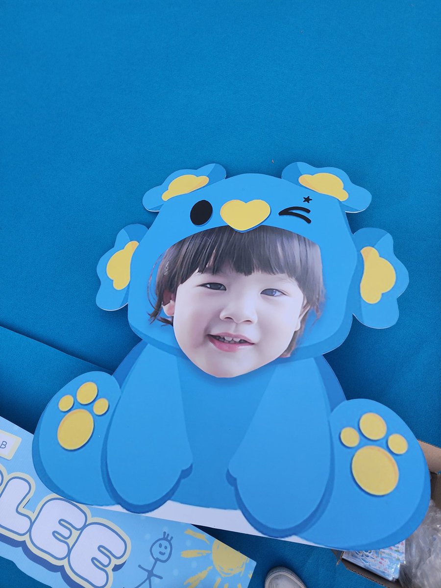 Ongleeproject_'s tweet image. 🚨ประกาศ ๆ 🚨
รบกวนพี่ ๆ ที่มาหาอ้วมสกี้ไม่นั่งบนตัวน้องนะคะ‼️
น้องนั่งไม่ได้น้าา😭😭

ส่วนใครที่แวะเวียนไปเล่นกับน้อง แล้วเจอพี่ ๆ คนไหนจะนั่งทับน้อง ฝากบอกให้หน่อยนะงับป๋ม หรือถ้าเจอน้องอ๊องสกี้ล้มช่วยพาน้องลุกขึ้นทีนะคะ🥺🙇‍♀️

#PROXIE_The3rdConcert
#อิมแพ็คจ๋าอ้วมสกี้มาแล้นนน