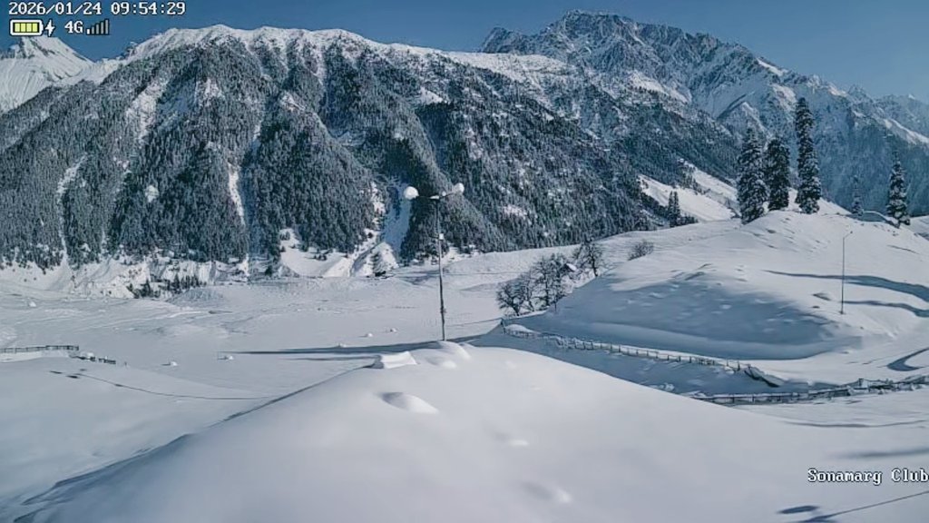 Tourismsonamarg's tweet photo. Wrapped in winter’s magic ❄️
Snow-covered landscapes, crisp air, and moments in tourist destination #Sonamarg that feel straight out of a dream. Every picture tells a story of peace, beauty, and the quiet charm of winter. More snowy memories to come https://t.co/bo45pnoYce