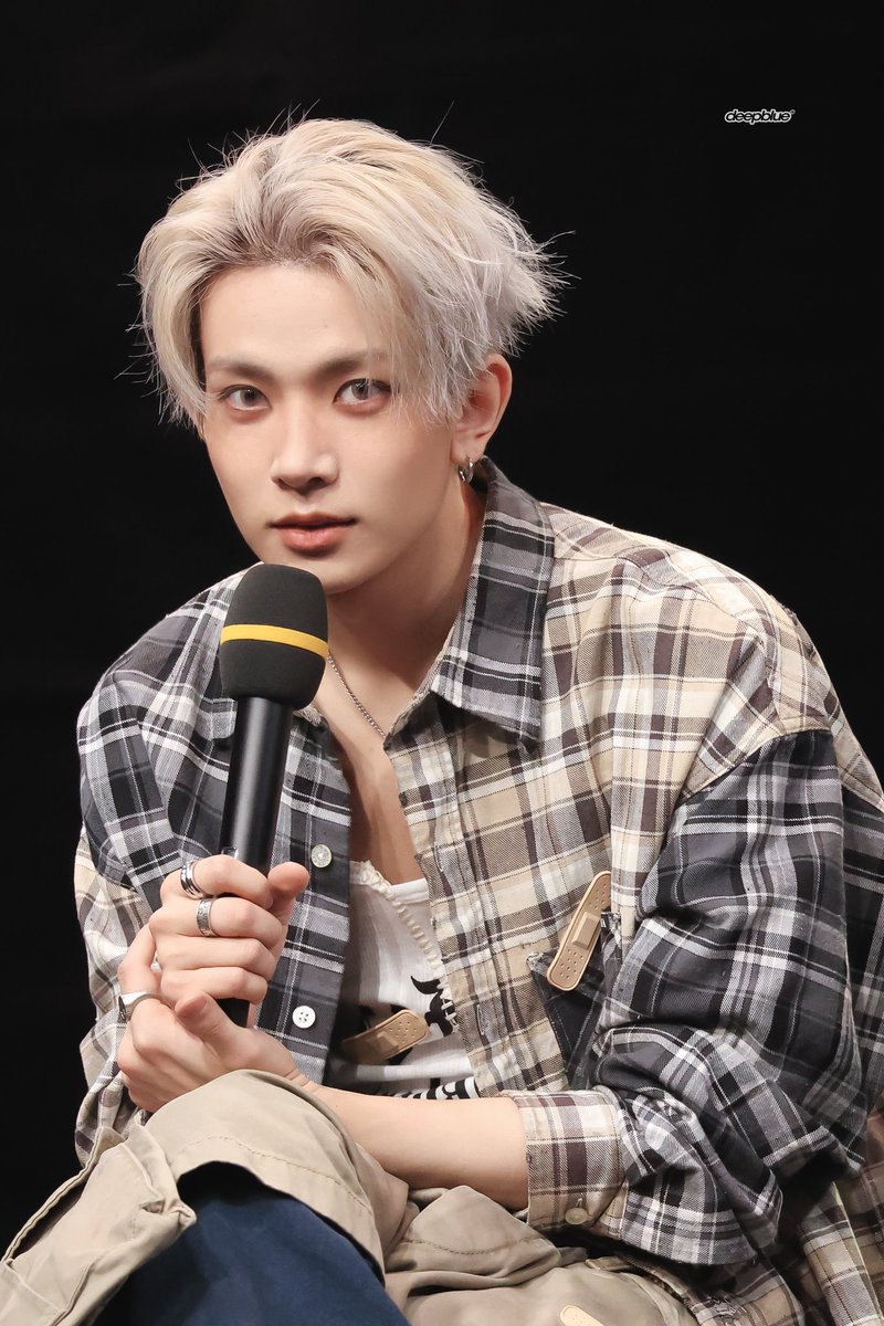 𝗱𝗲𝗲𝗽𝗯𝗹𝘂𝗲 tweet media