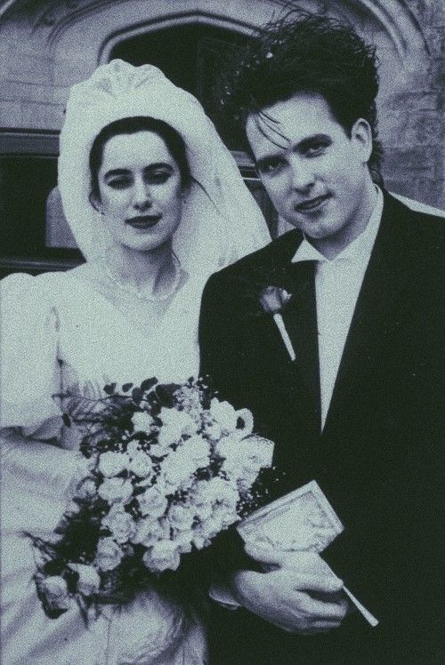 BIRDMADCUREHEAD's tweet image. "Mary is even weirder than me.. She often disguises herself as a Witch and goes out to scare people. She is the perfect woman for someone like me" -Robert Smith