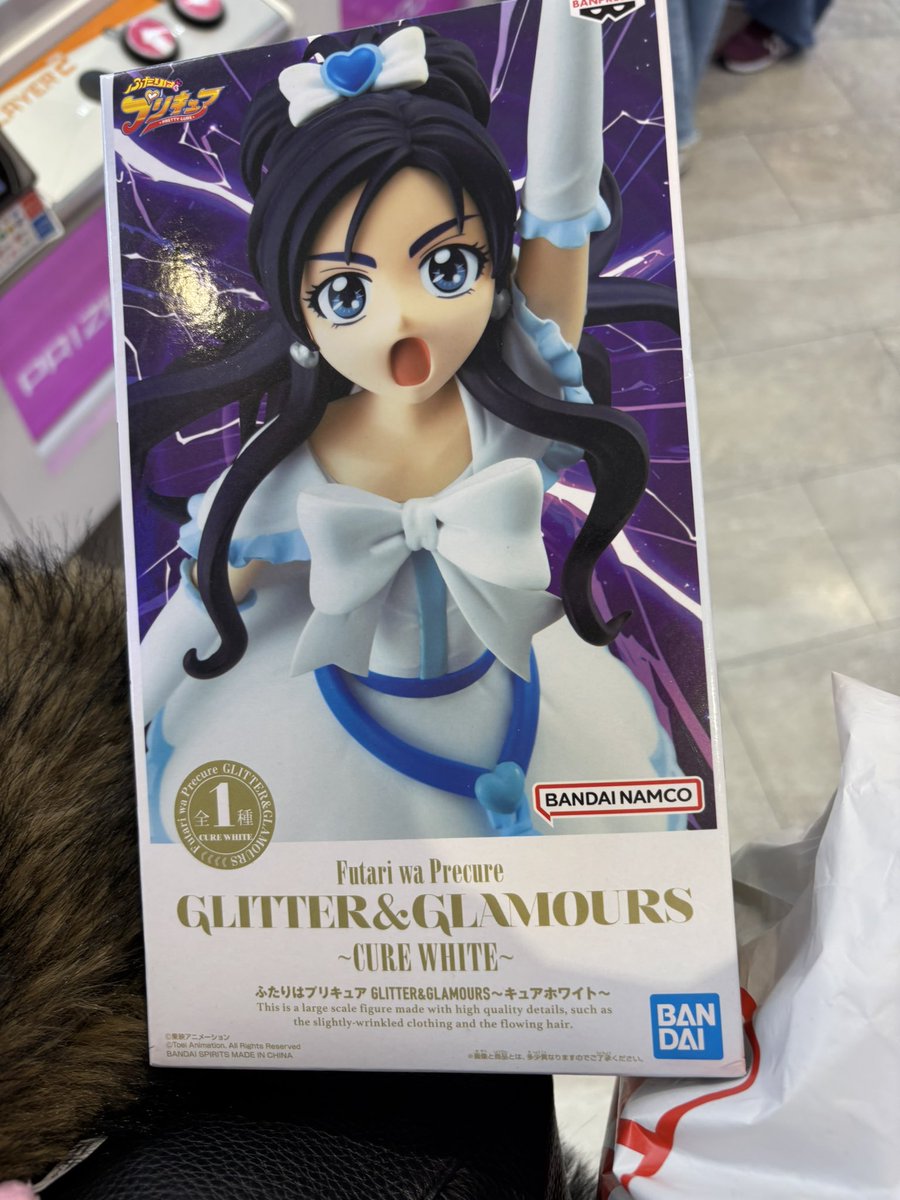 ( * . .) tweet media