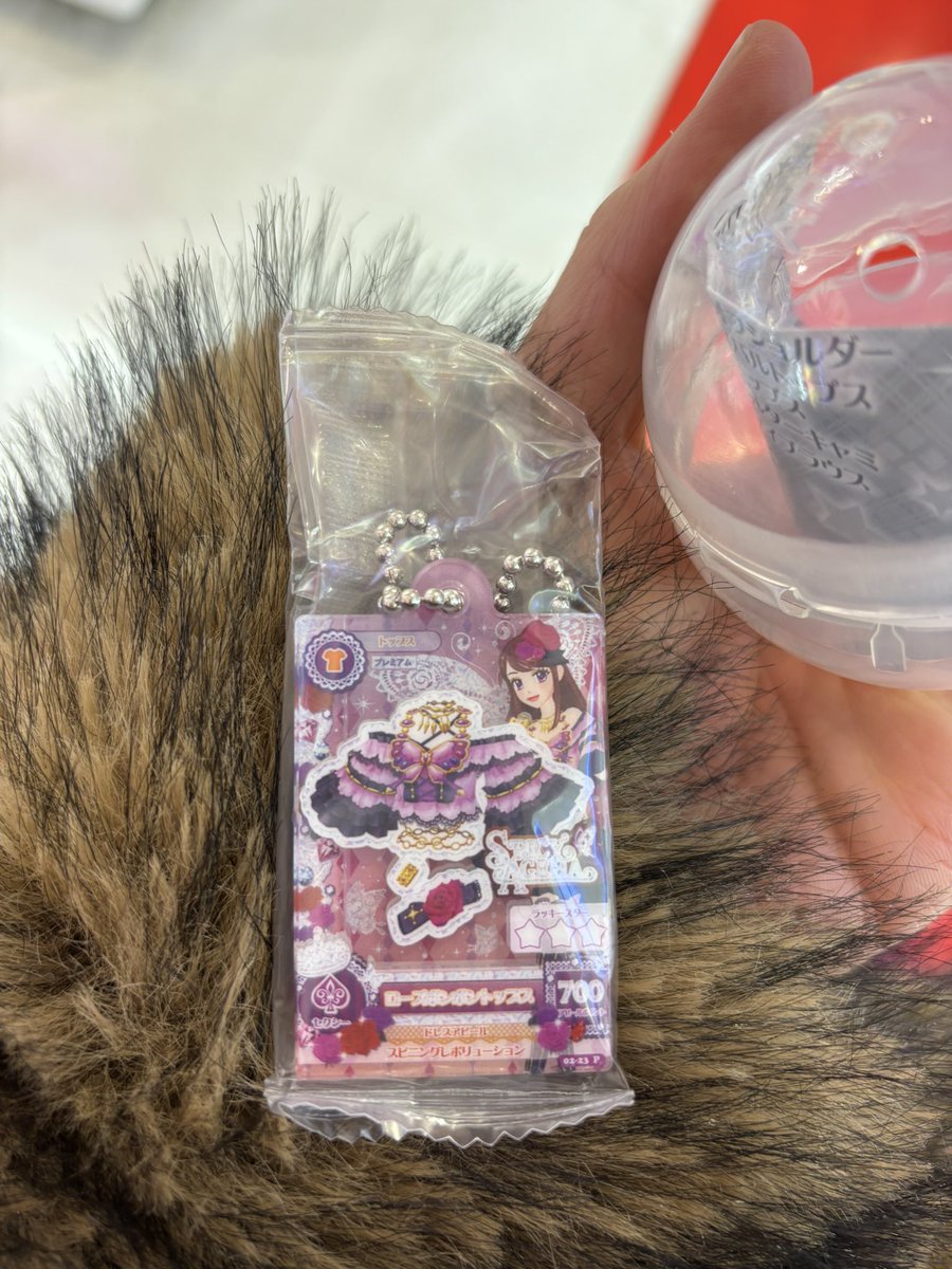 ( * . .) tweet media