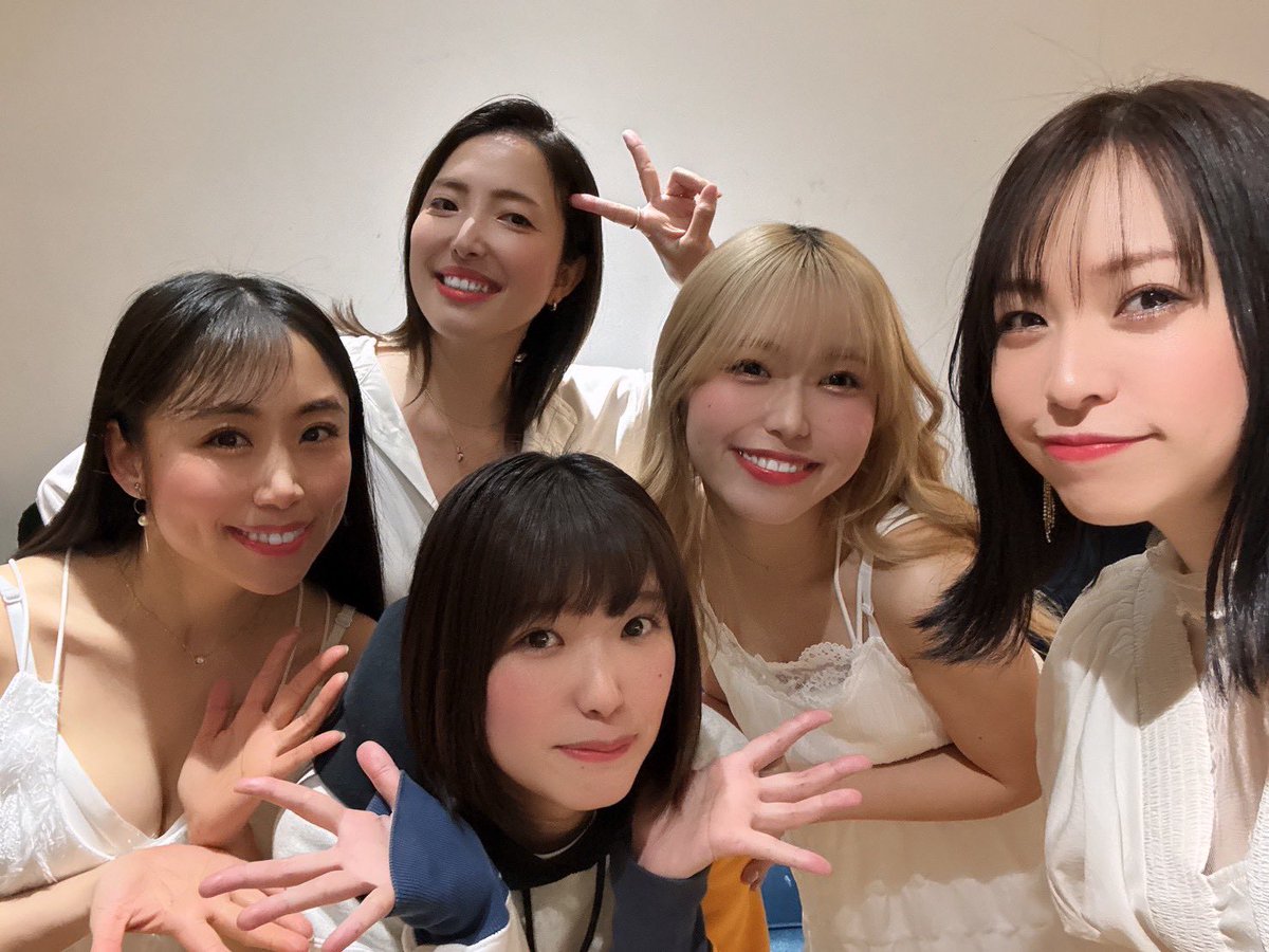 M_Chihiro0804's tweet image. 今日はこちらの現場から！
#Miぷろ 
ビジュアル撮影行って来たよん
ゲストで出演させていただきます🙌🏻

今回も天才プロデューサーの石塚みづきちゃん
脚本演出の佐藤信也さんもカメラマンやまぴーも天才だらけでした🫶✨

撮られる私たちも、、🤫

お楽しみに🥰
スケジュール空けて待っててください🌈