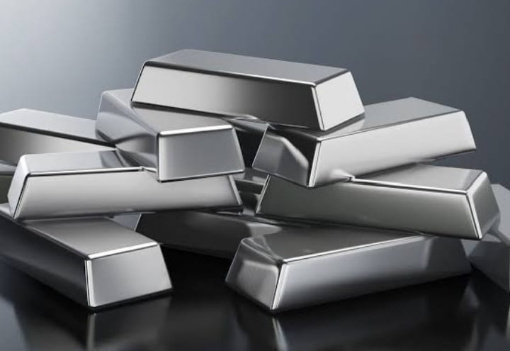 BITFONI's tweet photo. ⚡️ Precious metals are on fire! Gold hits an all-time high of $5,000/oz, while Silver shatters the $100 barrier. With an 8% annual rise, it’s the biggest surge since the 2008 crisis. A weakening USD continues to push prices up. 💰 ​#GOLD #Silver #MarketUpdate #Economy https://t.co/yLdOfnb5B1