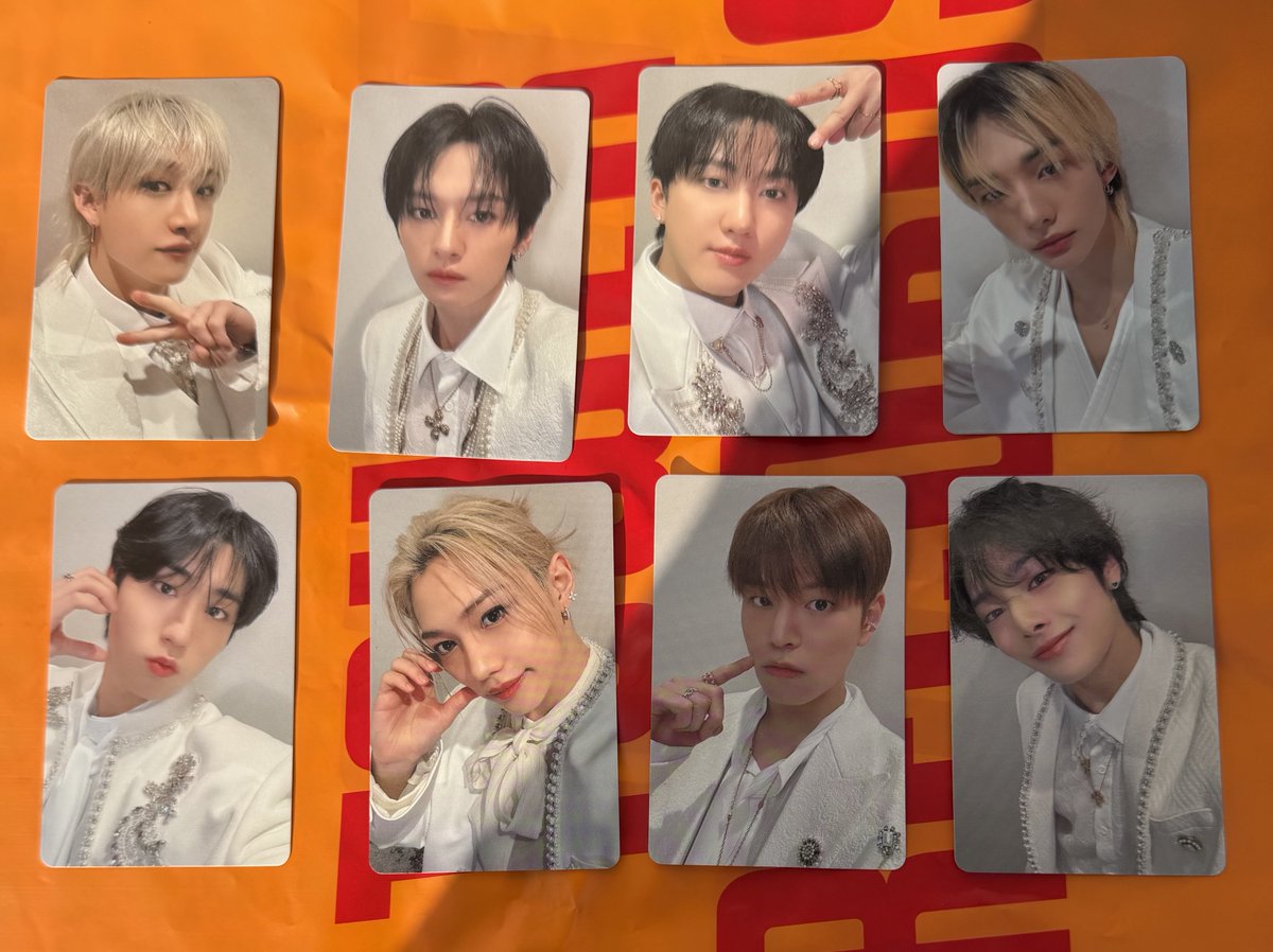 straykids スキズ オフイベ 関西会場限定 Hollow なんとなく8枚買って