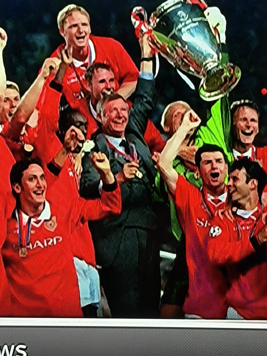 simonfriend's tweet photo. Who’s the player bottom left ? https://t.co/FKZwa4UVIf