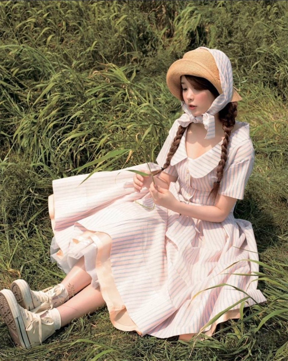 아이유 언니 17살 때라는데 너무 아기야...🥹🥹