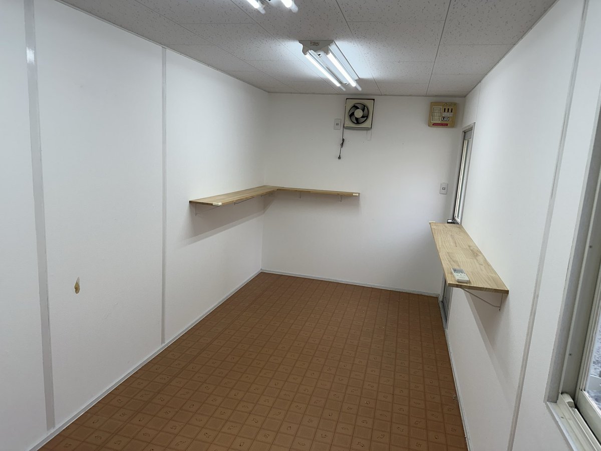 _MuGicafe's tweet photo. MuGicafe近くの、寺町通り商店街にある。良いものが店がたくさん揃った「コンテナビレッジ」☆奥のみどりのコンテナハウスに空きができました。借主募集中です♪レトロな商店街の中にあり、三八市をはじめたくさんのイベントが開催されていますので、活用方法ができると思います。DMでご連絡下さい！ https://t.co/FaRgL3nq1y