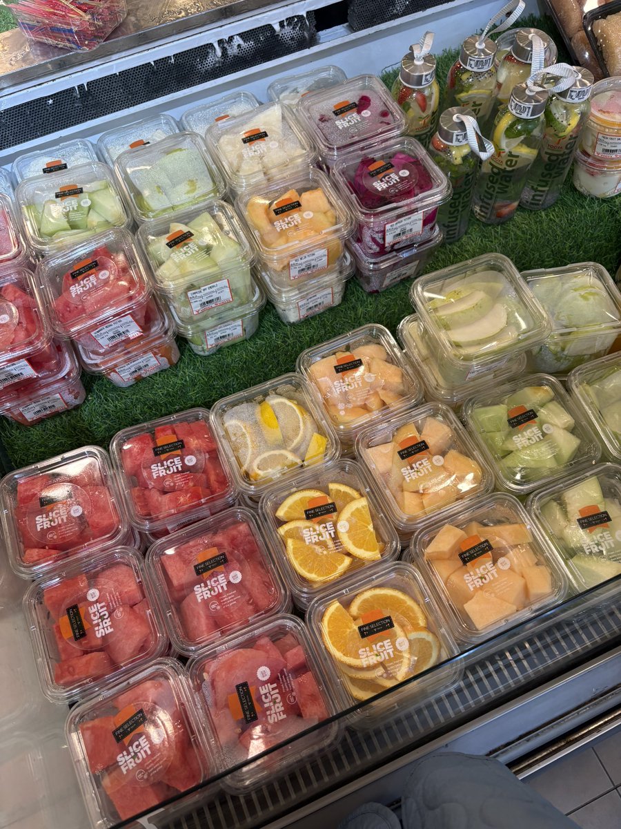 cookingbananah's tweet image. Beneran deh, healing versi dewasa itu strolling around supermarket😭. 

Alias bisa betah muter-muter liatin rak sebelum ke kasir buat bayar.