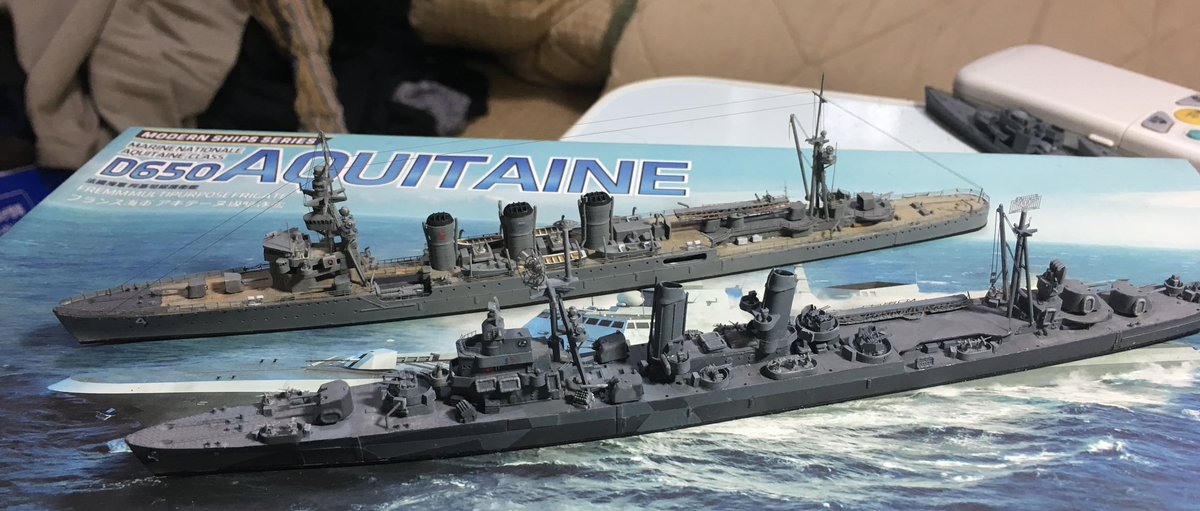#架空艦
過去蔵から、タミヤ「多摩」改蔵架空軽巡。大戦前、日本と友好時代に導入したが、太平洋戦争緒戦の海戦で、日本海軍にめった打にされ大破、上構全損。で復旧の際に徹底した近代化改装を受けたという設定です。お気に入りです