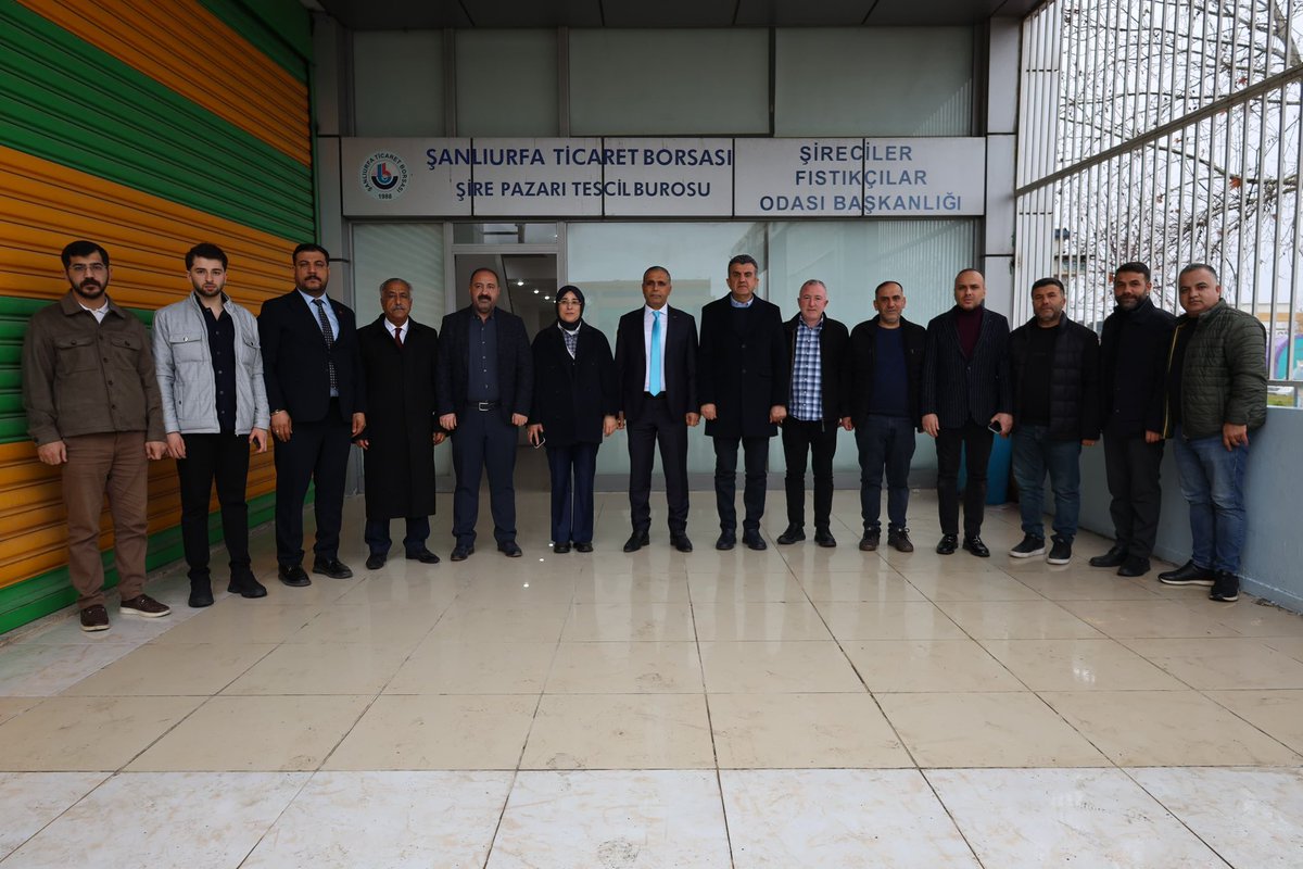 📍Şanlıurfa Şıracılar ve Kuruyemişçiler Esnaf Odası 

AK Parti G.M. Çevre ve Şehircilik Politikaları Başkan Yardımcımız, Milletvekilimiz <a href="/CYAZMAC/">CEVAHİR ASUMAN YAZMACI</a> ve yönetim kurulumuzla birlikte Şanlıurfa Şıracılar ve Kuruyemişçiler Esnaf Odası Başkanlığına seçilen Ahmet Aslan ve yönetim kuruluna