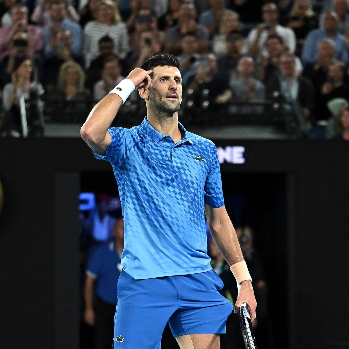 CreatineLabs's tweet image. 4 Mental Habits Novak Djokovic Uses — And How They Apply to You

Most people think Novak Djokovic wins because of fitness.
That’s not his real advantage.
Early in his career, Djokovic didn’t lose matches because of weak strokes.
He lost them because his body shut down under…