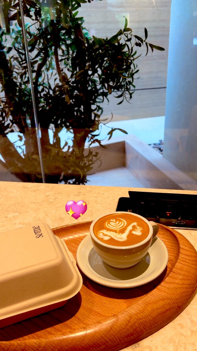 wishesof97's tweet image. دائمًا وأبدًا،
الشرود (بكل أشكاله) جزء من الرحلة.