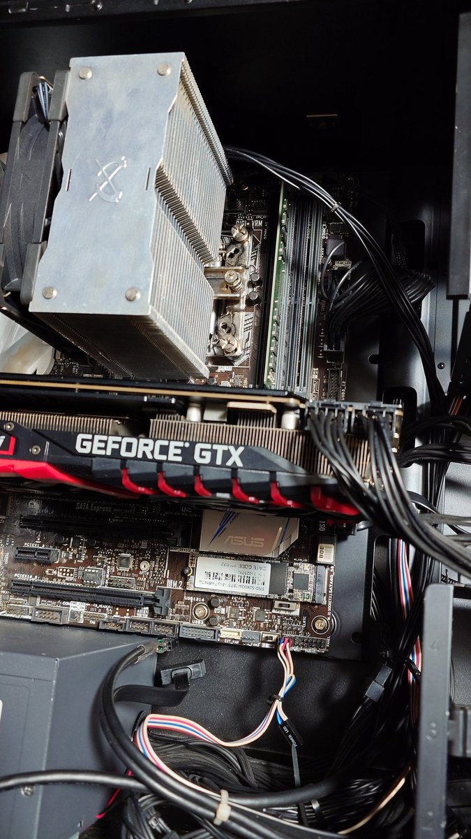 MARKVIION's tweet photo. 今日hard offで買ったラッキージャングでした。
3200hz 16GB ddr4 1枚と1080tiだけで元が取れた。i7 6700とマザボなどはおまけな感じ
250GB sata m2 ssd付は想定外ww https://t.co/5pQdeK0BoD