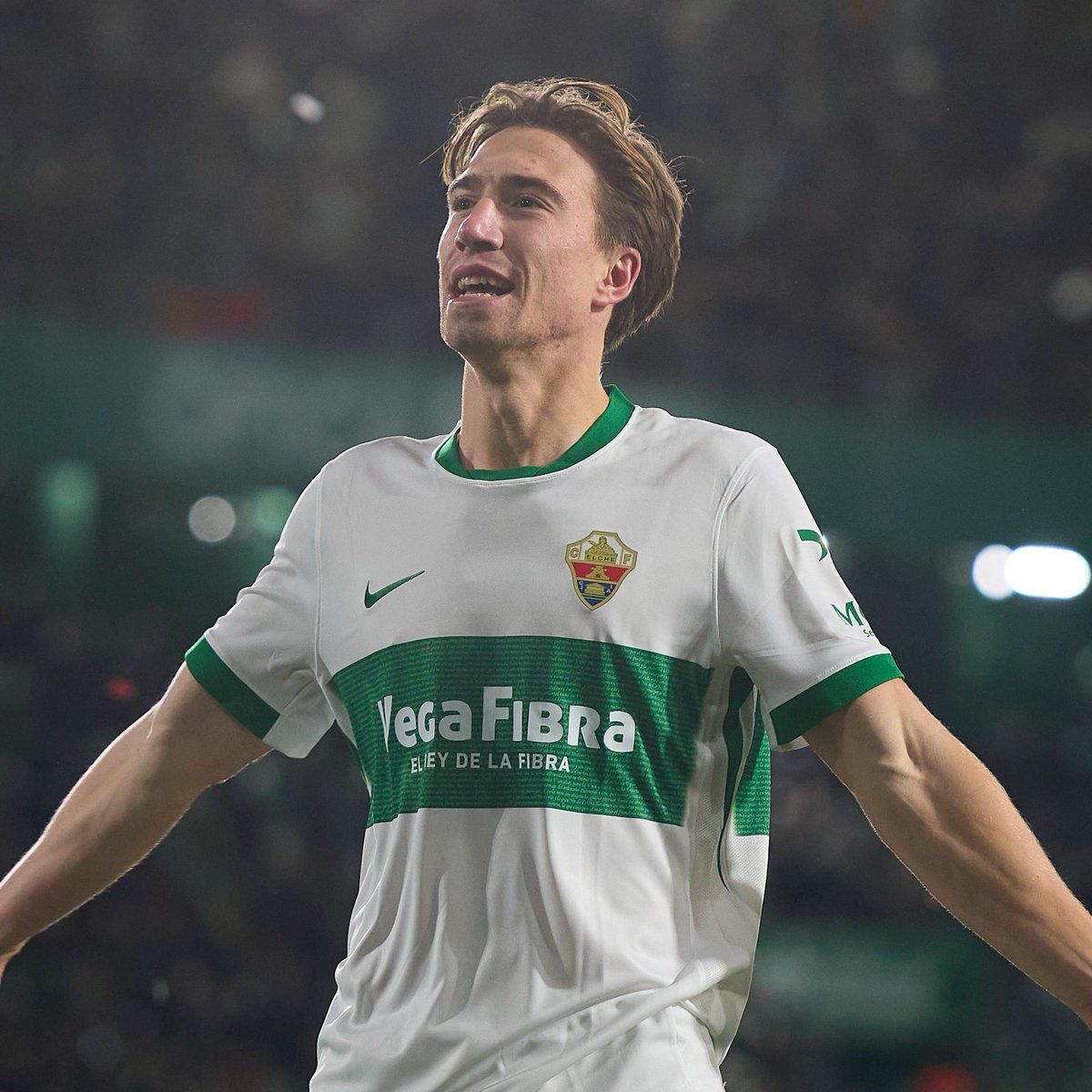 🎁🟢 ¡REGALAMOS LA CAMISETA DEL ELCHE!

Si hoy gana el Elche, regalamos su camiseta entre los que den RT y nos sigan.

🍀 ¡Mucha suerte a todos! #LaLiga