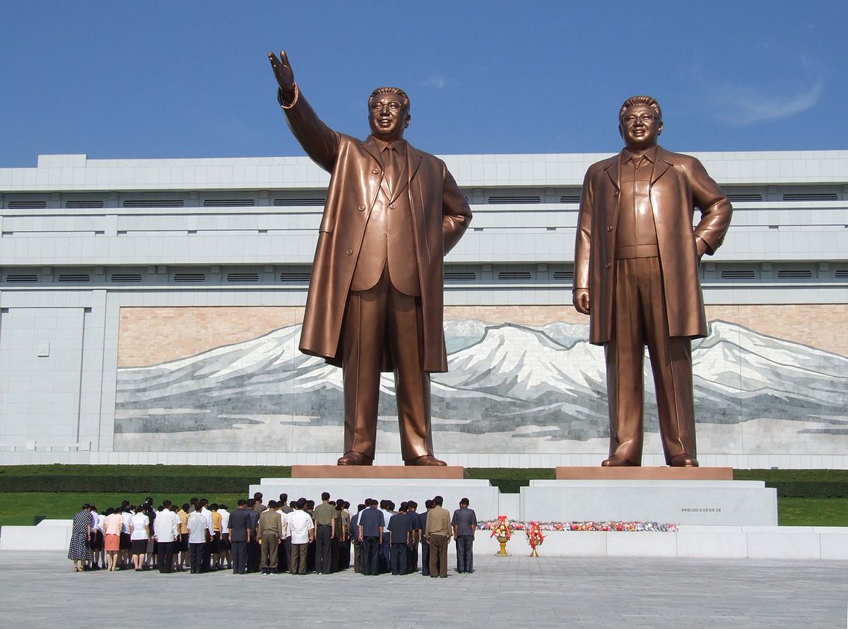 ZMegamacho's tweet photo. @chikis6377 Es lo que hacen los estados comunistas dictatoriales represores y asesinos como Corea del Norte... venderte un falso dios al que debes adorar como único y perfecto, pero los que sí tenemos cerebro y lo usamos sabemos de qué se trata todo... https://t.co/qk9hmS0k33