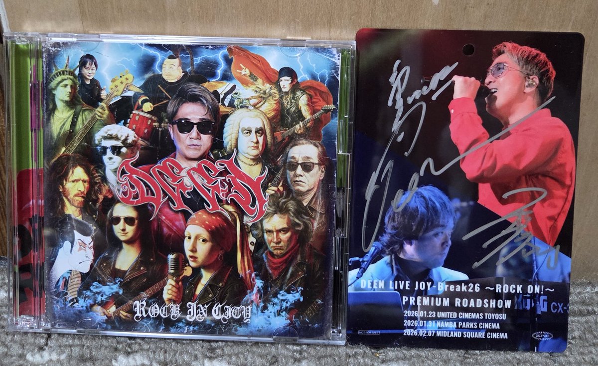 初めて直筆サインいただきました。 大きい画面でライブDVD鑑賞そして