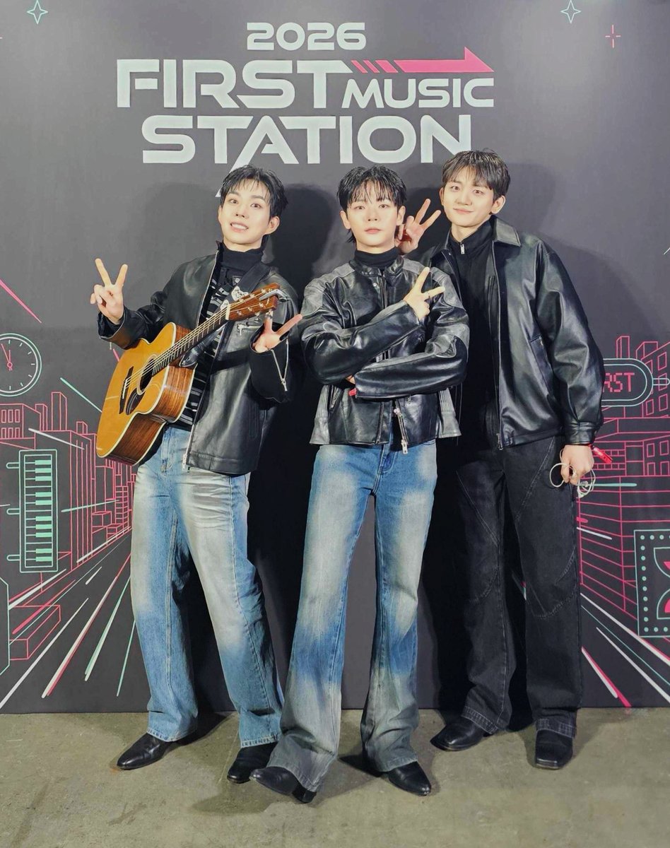 BANDLUCY_mystic's tweet image. [#LUCY] 2026 FIRST MUSIC STATION 완료 ✔️

최고의 헤드라이너 LUCY💙
함께 즐겨준 왈왈이 덕분에
1월의 마지막 날을 뜨겁게 보낼 수 있었습니다🔥

 #루시 #신예찬 #최상엽 #조원상