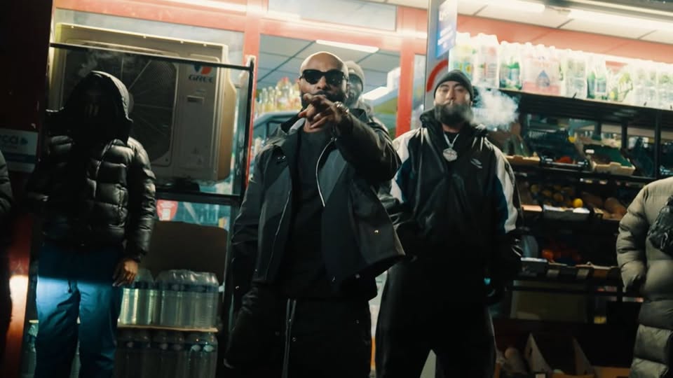 🆕 #Vision c'est le #banger 🎶 100% kickage 🎤 de <a href="/lafouine78/">La Fouine</a> et <a href="/KaarisOfficiel1/">KAARIS</a> qu'on te balance à tout moment sur #SkyrockAlger 🇩🇿

📲 skyrock.fm/skyrock-partout