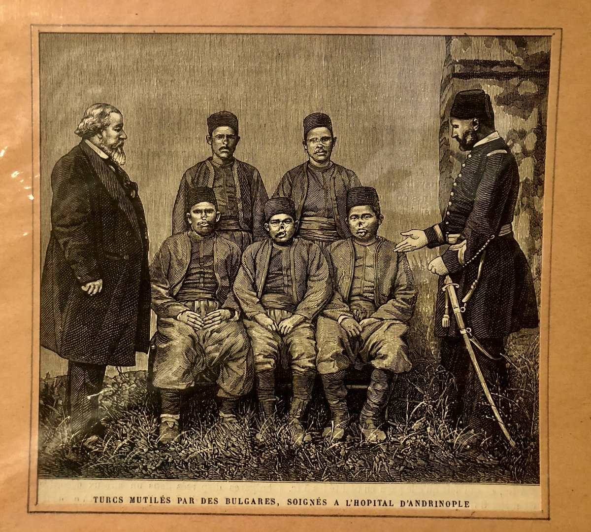 Osmanlı-Rus Harbinde, 1877-78 yılları arasında yapılan ve halk arasında 93 harbi olarak bilinen savaşta esir alınan Edirnelilerin durumlarını gösteren gravür. Gravürdeki Edirnelilerin Bulgarlar tarafından hastanede tedavi edildikleri yazıyor.
Arşivime dahil oldu.