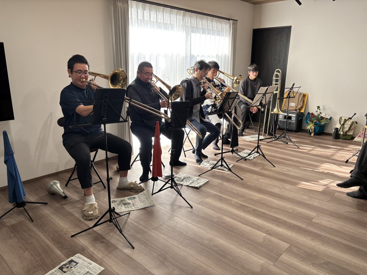nte_officials's tweet photo. 1/31
今日は、テナー5人、バス2人が集まり、全体練習を行いました。
デュファイ、スパーク、テレマン、アラルコン、スポンガ、チャイコフスキーなどを順に合わせていきました。
そして、バスの2人がまた裏メニューを…。 https://t.co/qcCamKx5WD