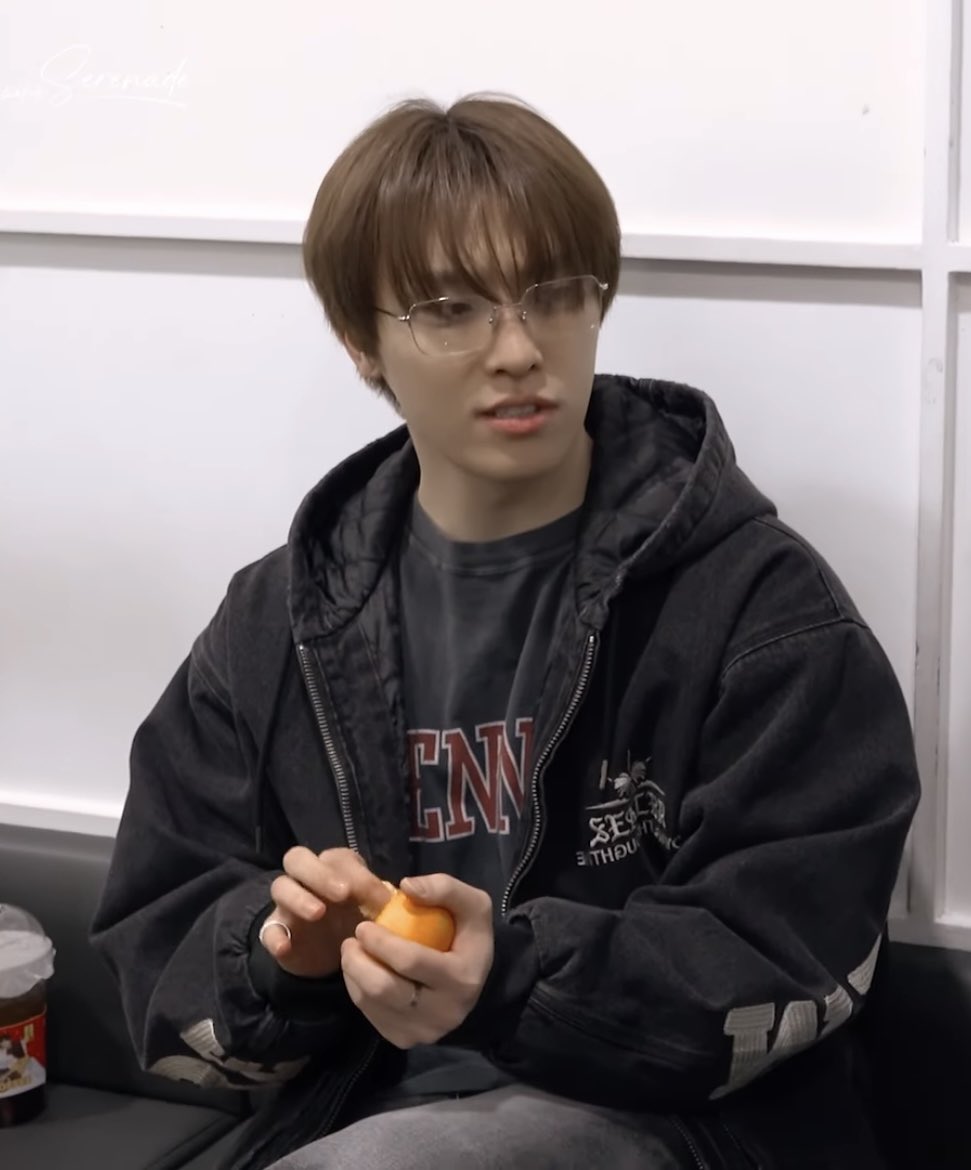 O2ll_l0V's tweet image. わたしは何よりもでぃのさんの眼鏡姿が大好物なので沁みる