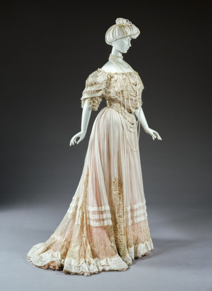 Evening dress by Compagnie Lyonnaise, 1903-06. Cincinnati Museum of Art.