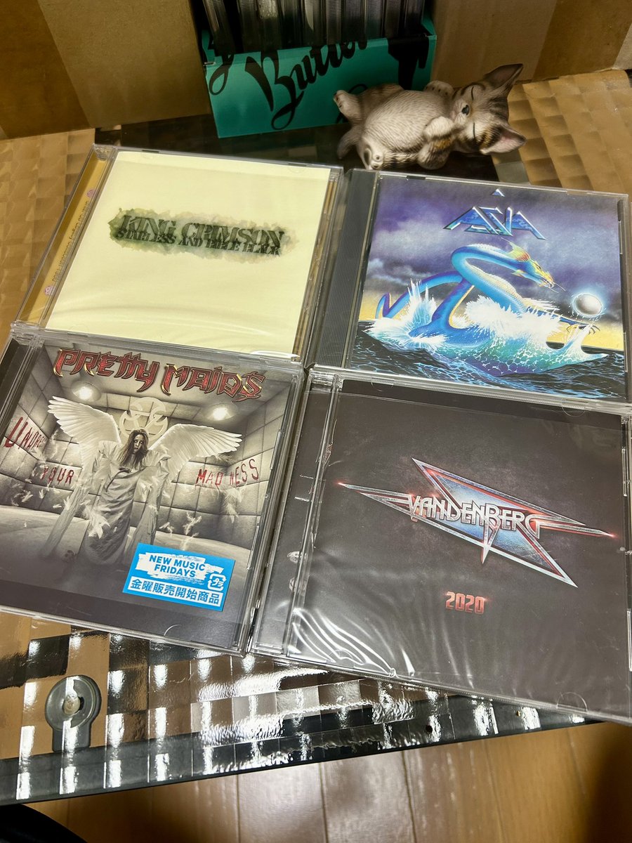 Hi, guys.
I listened to these CDs on January 31st, 2026.

Starless and Bible Black / King Crimson
Asia / Asia🇬🇧
R.I.P. #JohnWetton ✝️

Undress Your Madness / Pretty Maids🇩🇰
#ChrisLaney

2020 / Vandenberg🇳🇱
#AdrianVandenberg

It's been cold for a while.
That's too much.(´-ω-`)
