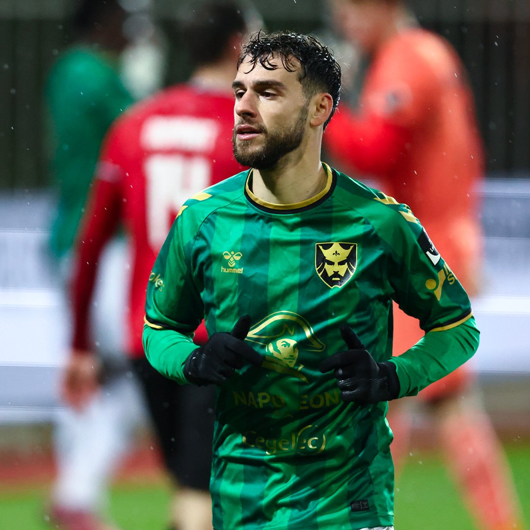 DAZN_BENL's tweet photo. ๐ง๐ช Olympic Charleroi โ Francs Borains
๐ LIVE vanaf 16u00
๐ฒDe DAZN-app
๐https://t.co/BH6sL3t8dX
๐ @MatthDV
#ROCRFB https://t.co/MEWTLEafRM