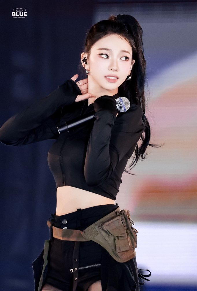 KARINA WITH THIS OUTFIT?? THAT’S LITERALLY LARA CROFT