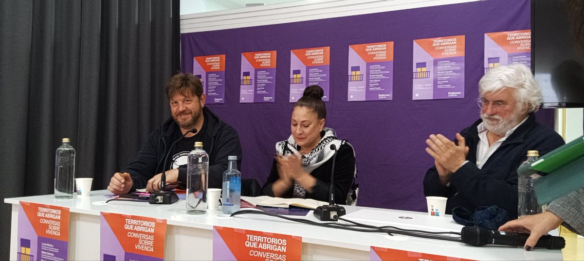 Podemos_Galicia's tweet photo. Hoxe abordamos a catástrofe habitacional con compañeiras doutros territorios e colectivos sociais. Fronte a quen apoia a especulación e os paraísos fiscais para os rentistas, defendemos medidas que protexan ás inquilinas, regulen o prezo do alugueiro e poñan fin a este roubo. https://t.co/2dHAst9r5X