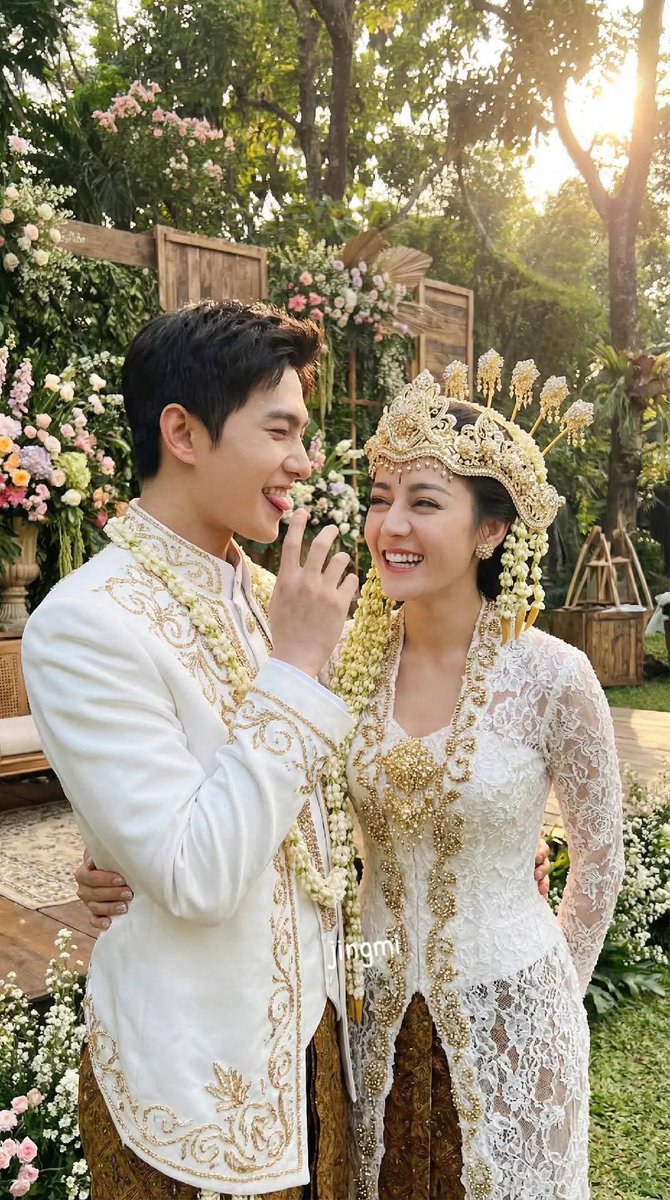 Fans Edit.. 😆😅🤭.
#Dilraba #YangYang

Sumber photo by : Jing Mi