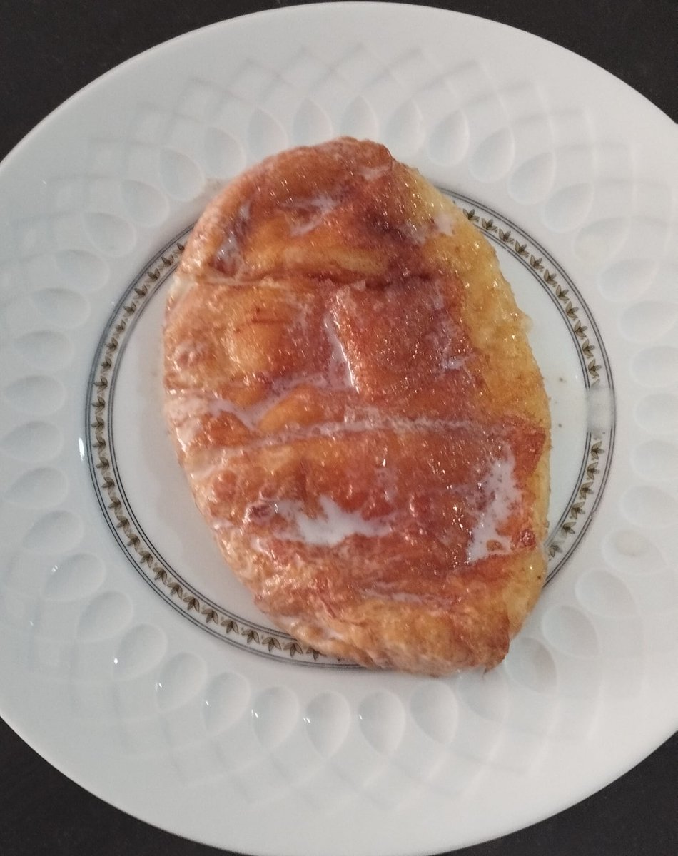 Decides ir a las Coruñesas a oír un poco de salmón ahumado. Claro, de paso, pillas unas quisquillas muy ricas. Luego, a Maudes a recoger huevos encapotados de Villarroy's. A la Chef ejecutiva les ha gustado más q a mí. La torrija magnífica.