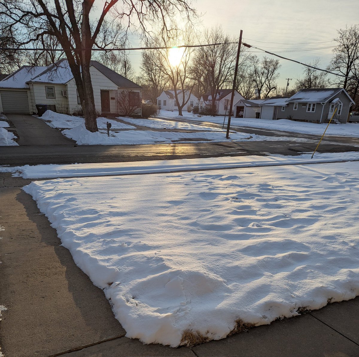 malindadjust's tweet image. The snowfall is so glittery and beautiful in the sunshine this morning! Wish I could capture it on my camera.