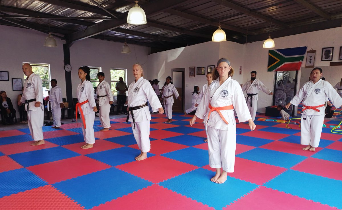 TheDojoBenoni's tweet image. Strong Black &amp;amp; Brown Belt training, followed by supporting the Brakpan Dojo Open Day.
Karate is built on respect and community. 👊🥋
#KarateCommunity #DojoUnity #nwskarate