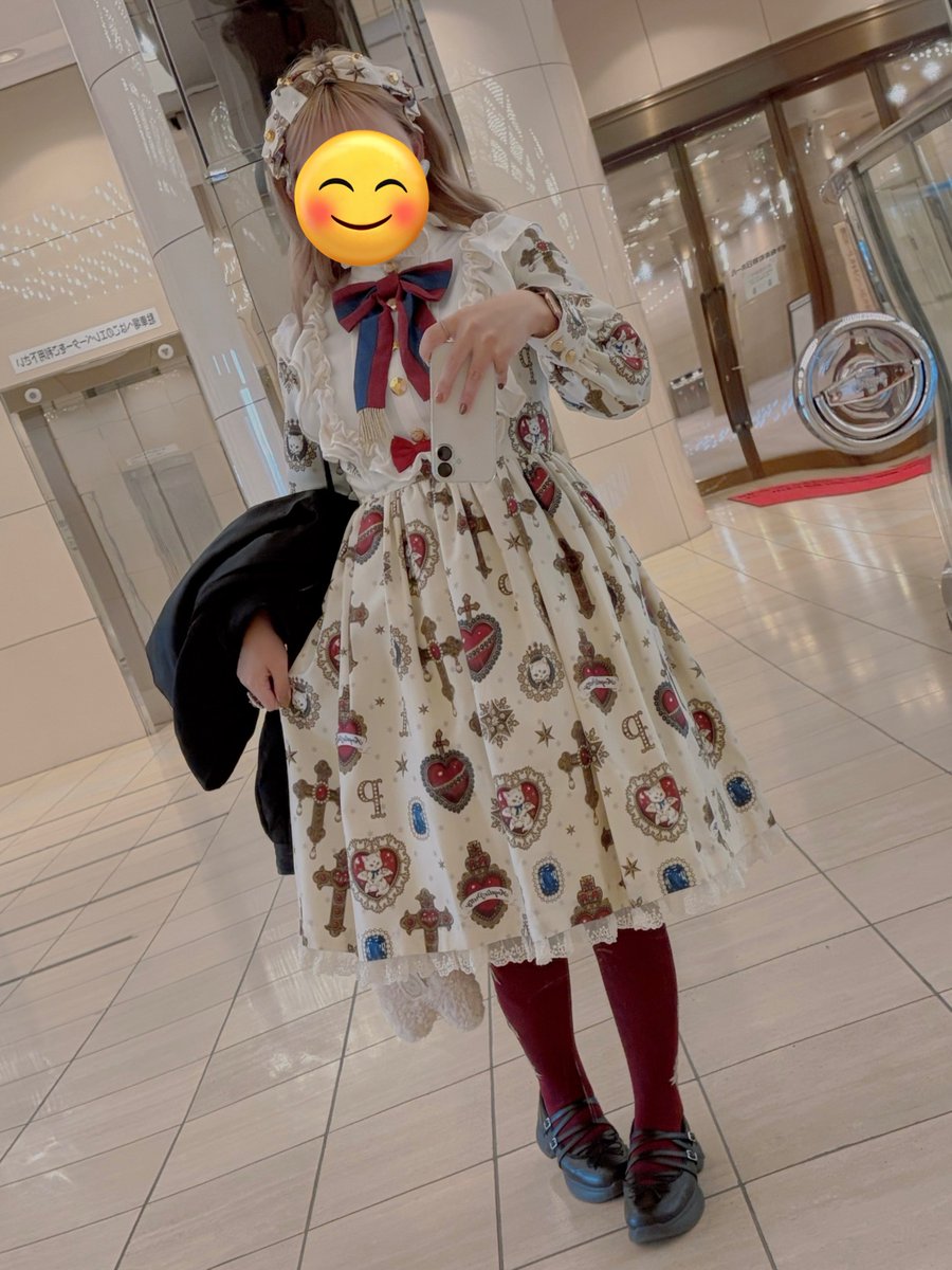1m0untain's tweet photo. 今回もこのワンピ着たかわいい〜カチューシャは上演開始前に取ってます！！！！！！！！ https://t.co/8XOkBGyzSd