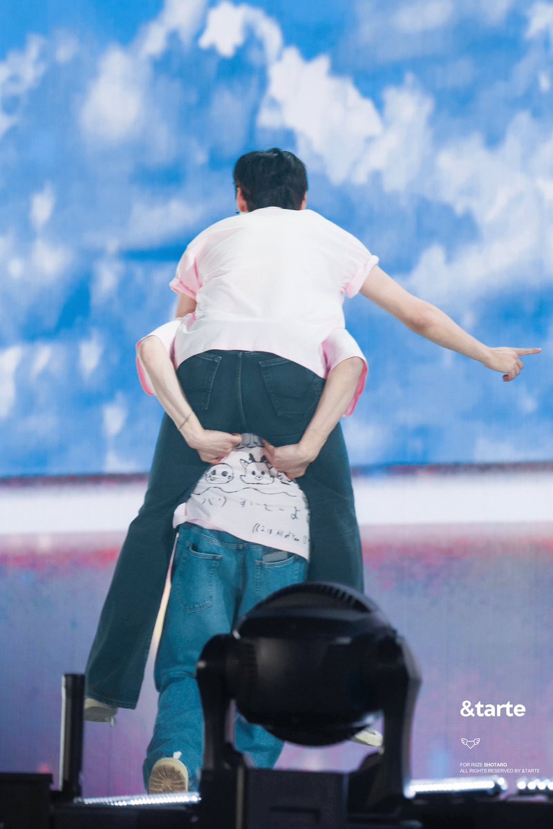 박원빈 엉덩이 삔덩이라고 하자나
그럼 송은석 엉덩이는 돌덩이임??????? 
진지하게 궁금해서 물어보는 것임..

#송은석 #은석 #삔덩이 #돌덩이 #라이즈 #RIIZE