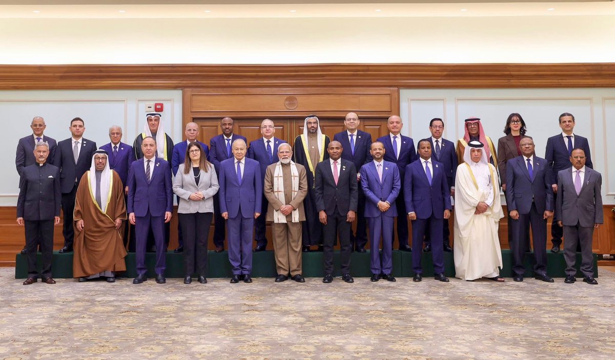 Minister of Foreign Affairs of the FGS, HE: <a href="/AbdisalamDhaay/">Abdisalam Ali</a> joined Foreign Ministers from the League of Arab States in a meeting with PM of India, HE: <a href="/narendramodi/">Narendra Modi</a>