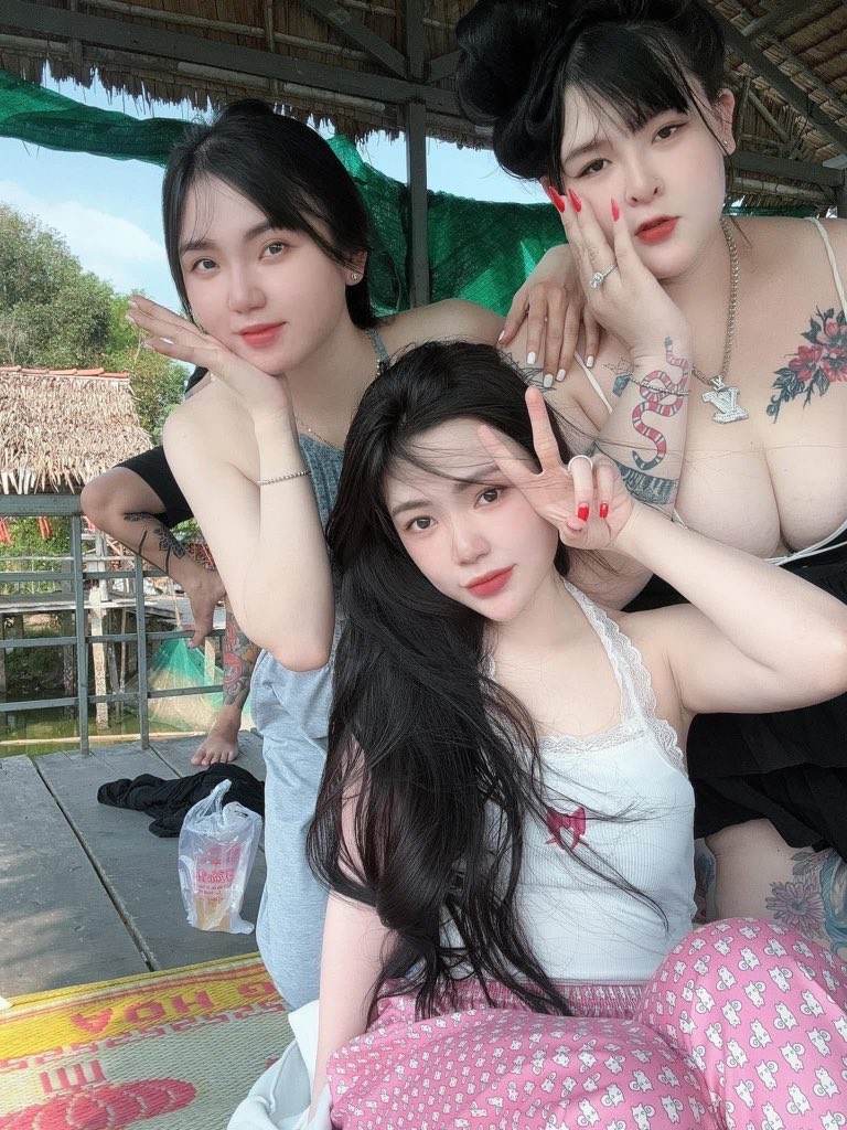 VyMeoo9969's tweet photo. Hữu duyên tìm anh bl cả 3 đứa 🫣 https://t.co/7LH44oJG7i