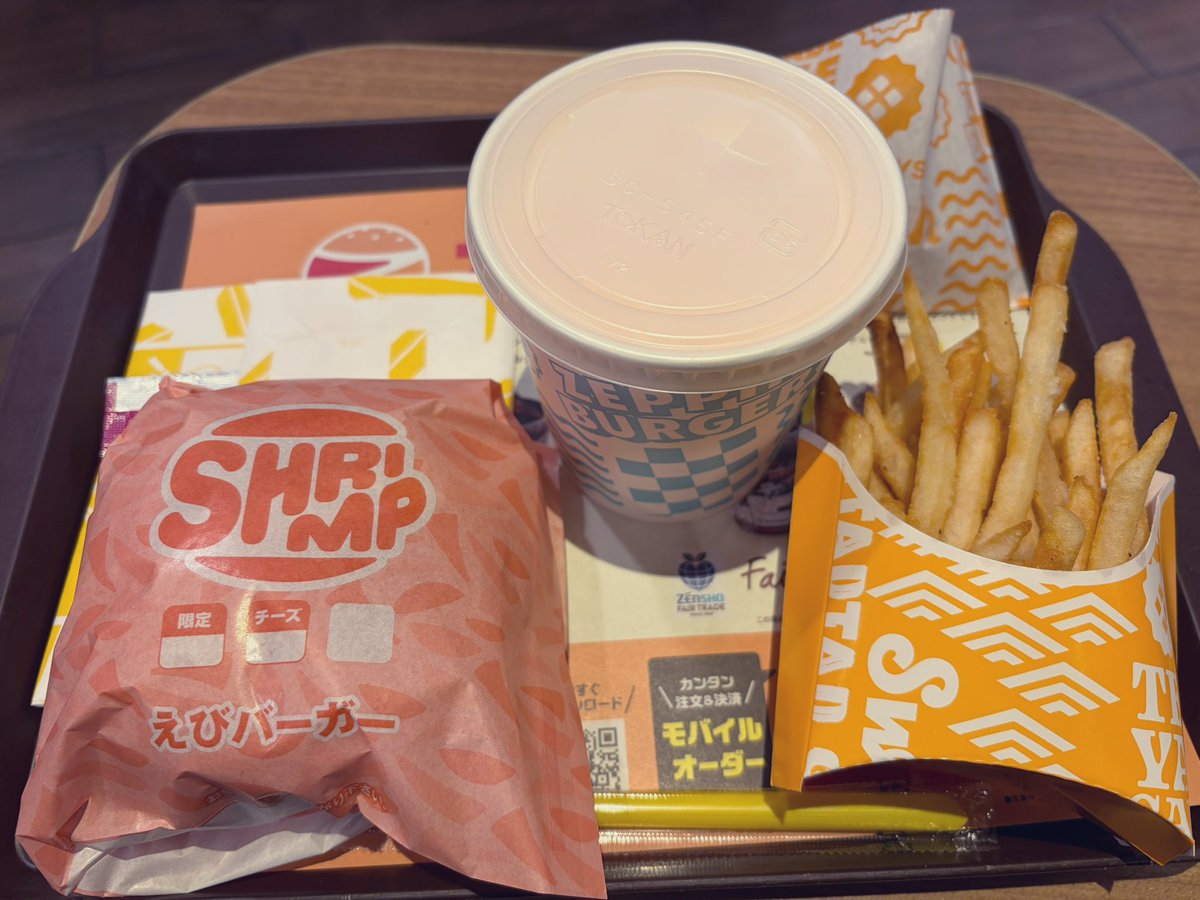 12_____09's tweet photo. 美容室でインナーのメンテ+白髪増えまくってた部分に太めのメッシュ入れてもらった〜〜2次元感つよめで良き感じにしてもらった✌️✌️
あと都内出たついでにハサウェイの広告見て消滅前のロッテリアでエビバーガーにお別れ告げてきました https://t.co/CnpCdj2paX
