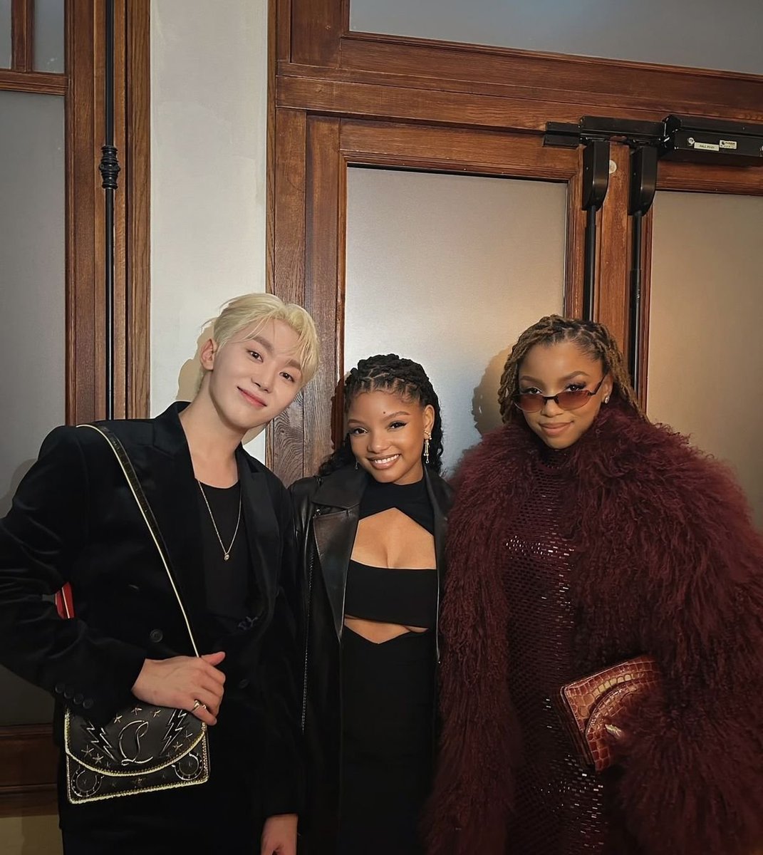 cheolhanglazer's tweet image. i love it when divas meet divas