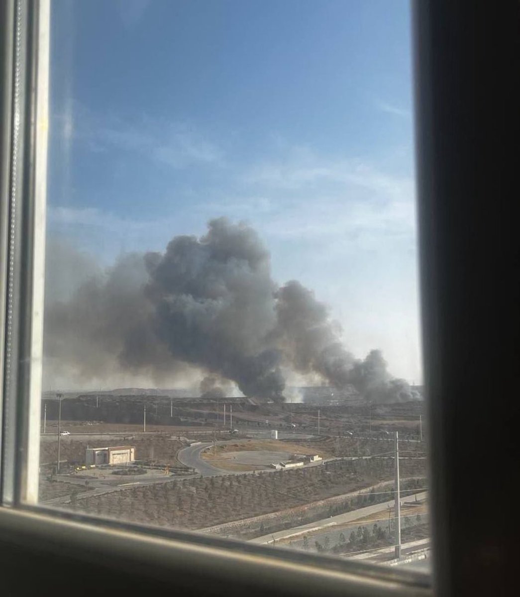 IntelDudee's tweet image. 🇮🇷‼️ URGENTE— Sabotajes ocurriendo ahora mismo en varias ciudades de Irán ‼️

Bandar Abbas
Tabriz
Parand
Ahvaz